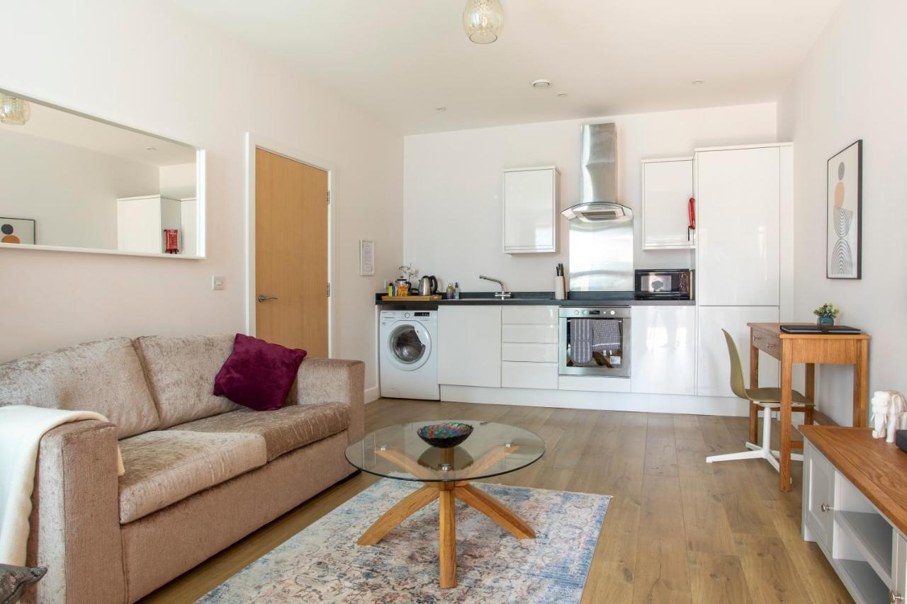 1 Bed Apartment - Redhill Central, Surrey, Gatwick #3 ภายนอก รูปภาพ