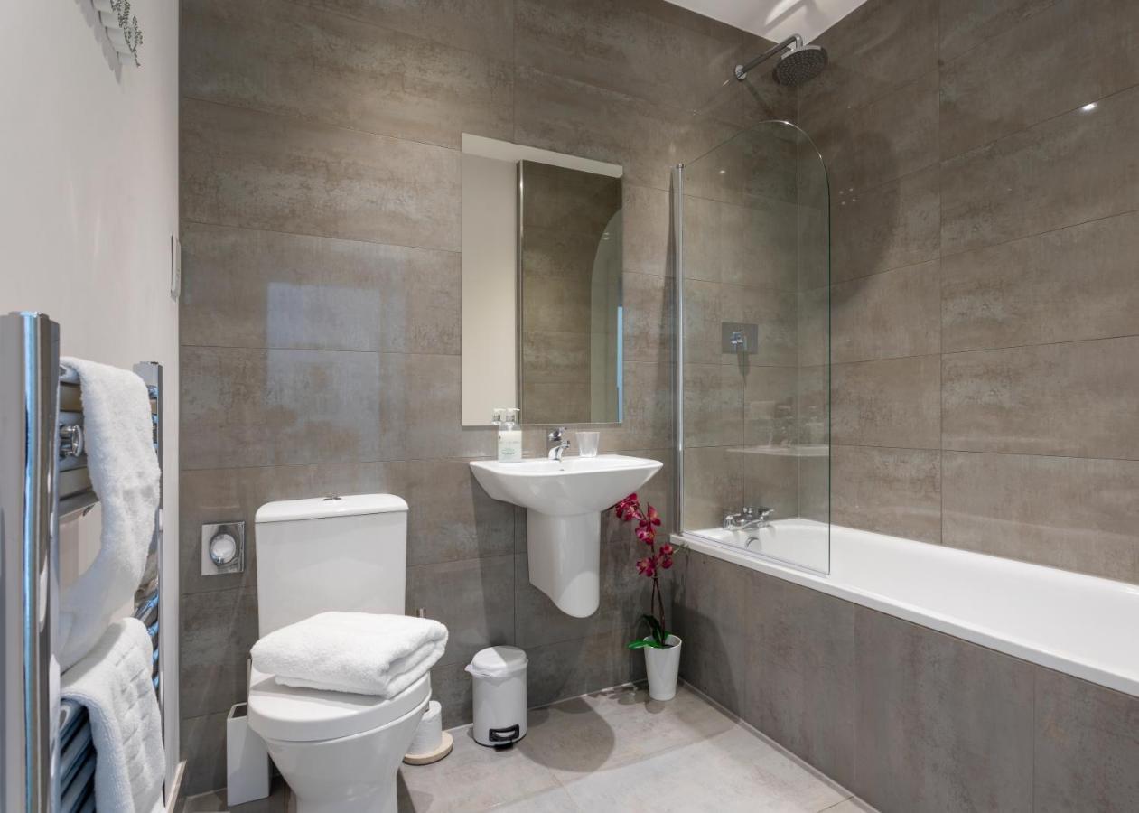 1 Bed Apartment - Redhill Central, Surrey, Gatwick #3 ภายนอก รูปภาพ