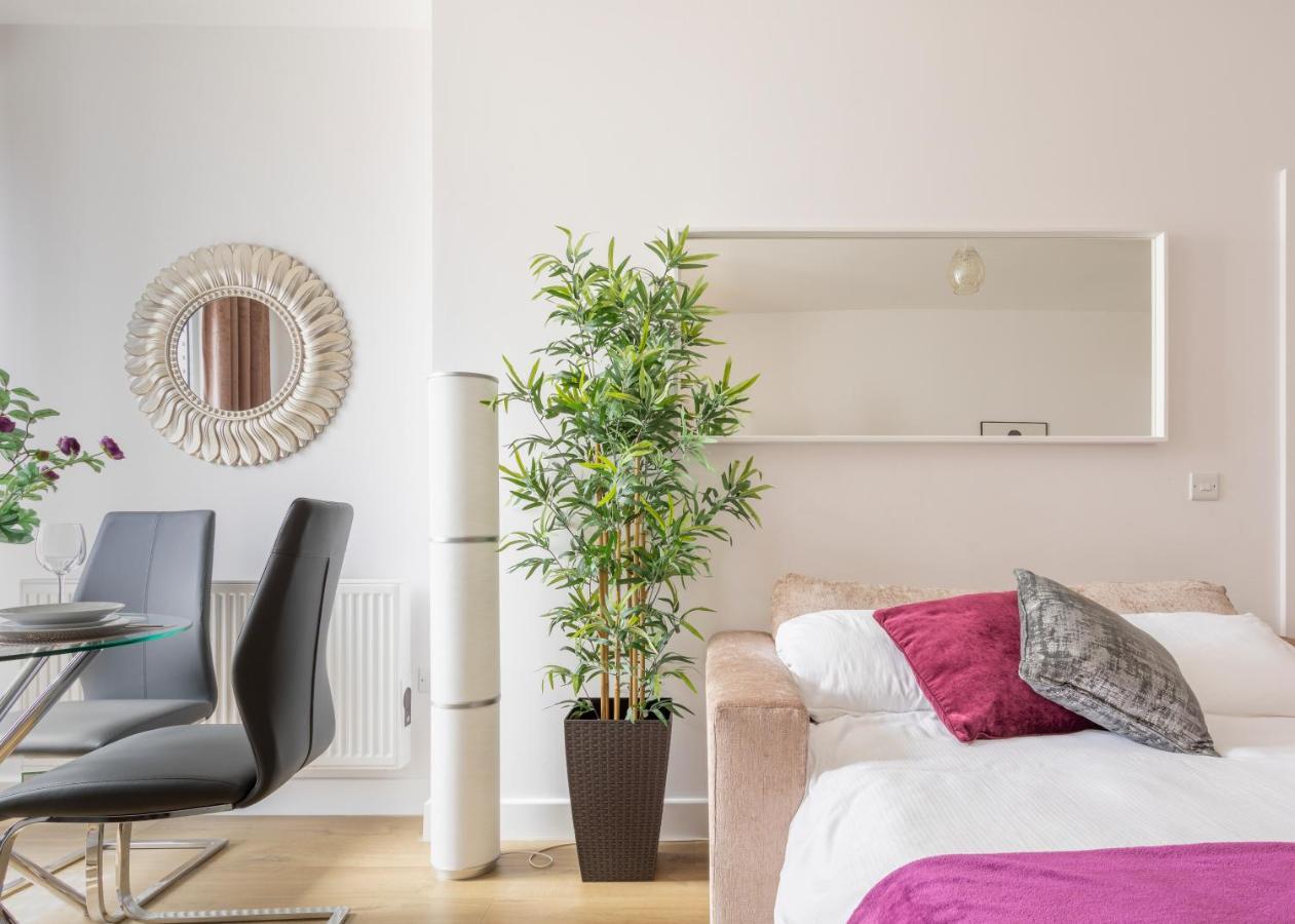 1 Bed Apartment - Redhill Central, Surrey, Gatwick #3 ภายนอก รูปภาพ